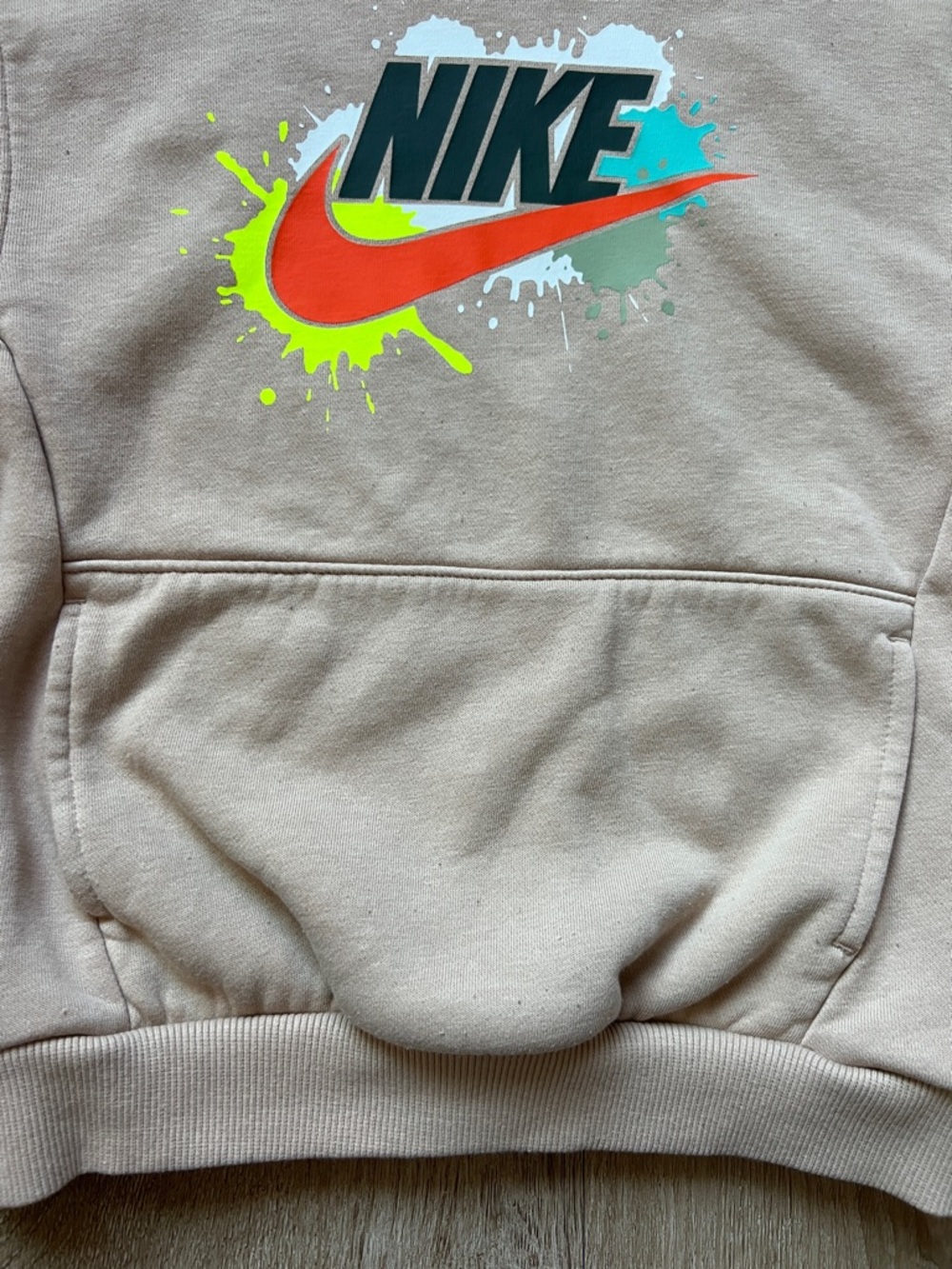 Nike Kids Tan Pullover Hoodie with Multicolor Paint Splatter Logo Size 7 - Picture 4 of 9